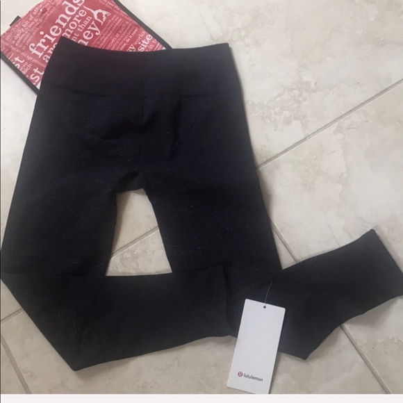 New Lululemon Free to Flow 7/8 Tight *Fleck - Picture 5 of 5